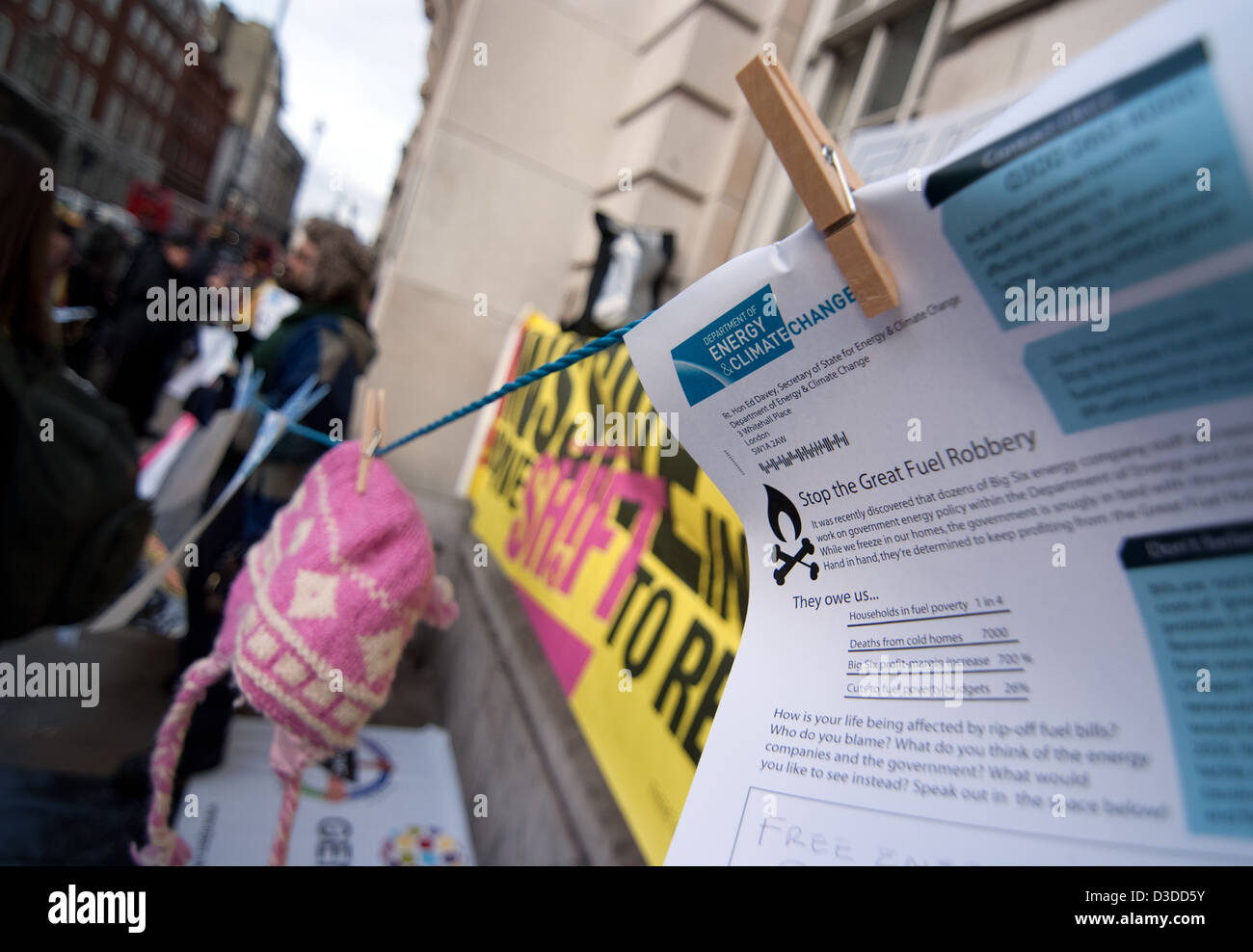 Energiekonzerne halten profitiert von der große Brennstoff-Raub. Haushaltsenergie Rechnungen haben um 71 % in nur 5 Jahren in die Höhe geschossen. Stockfoto