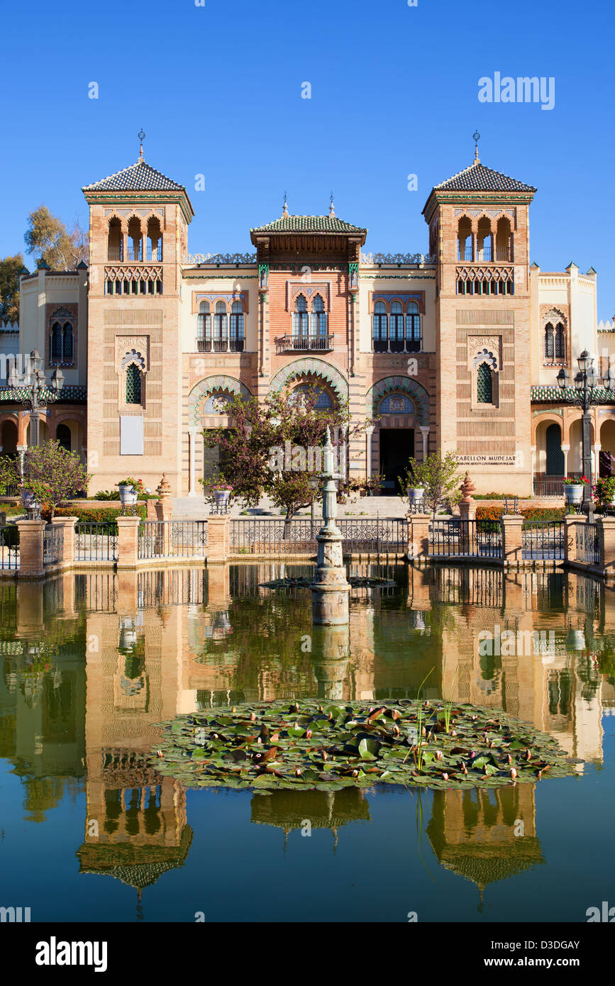 Museum der Künste und Traditionen von Sevilla in mudejar Pavillon, Maria Luisa Park, Sevilla, Spanien. Stockfoto
