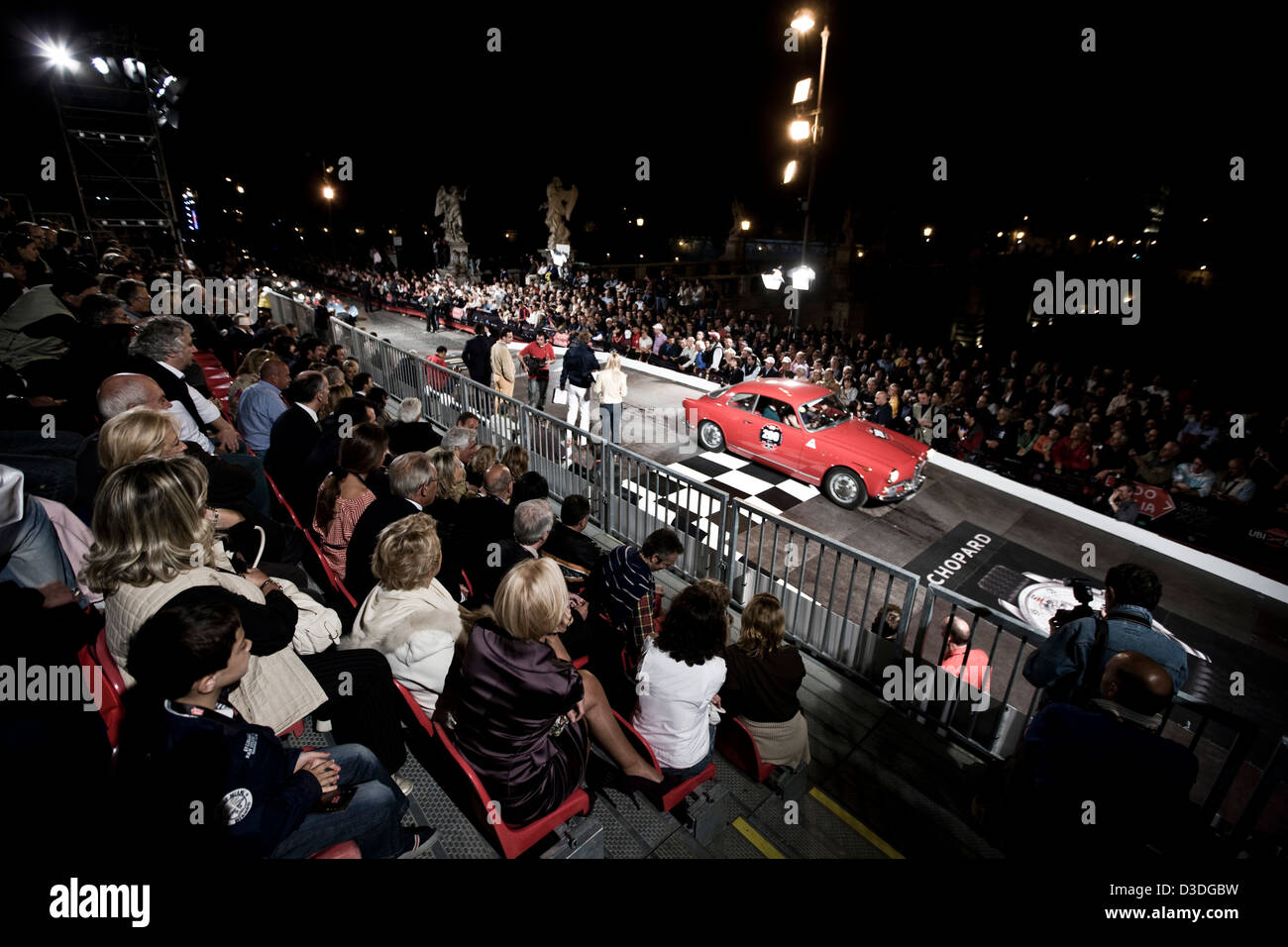 Zuschauer bei der Mille Miglia Autorennen, Italien, 2008 Stockfoto