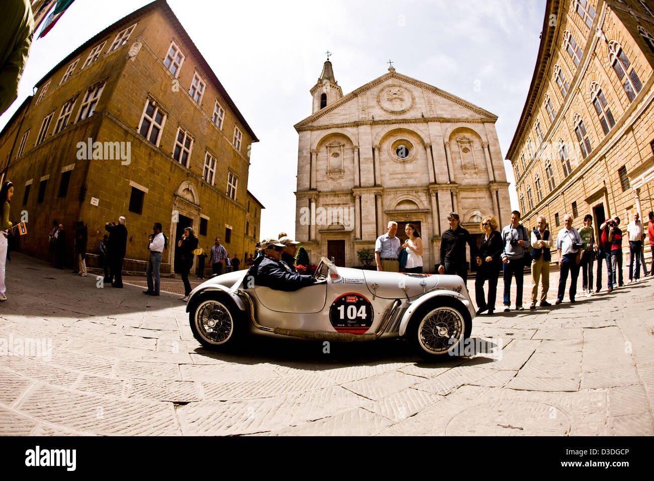 Schlange in der Vorbereitung für die Mille Miglia Oldtimer Rennen, Italien, Stockfoto