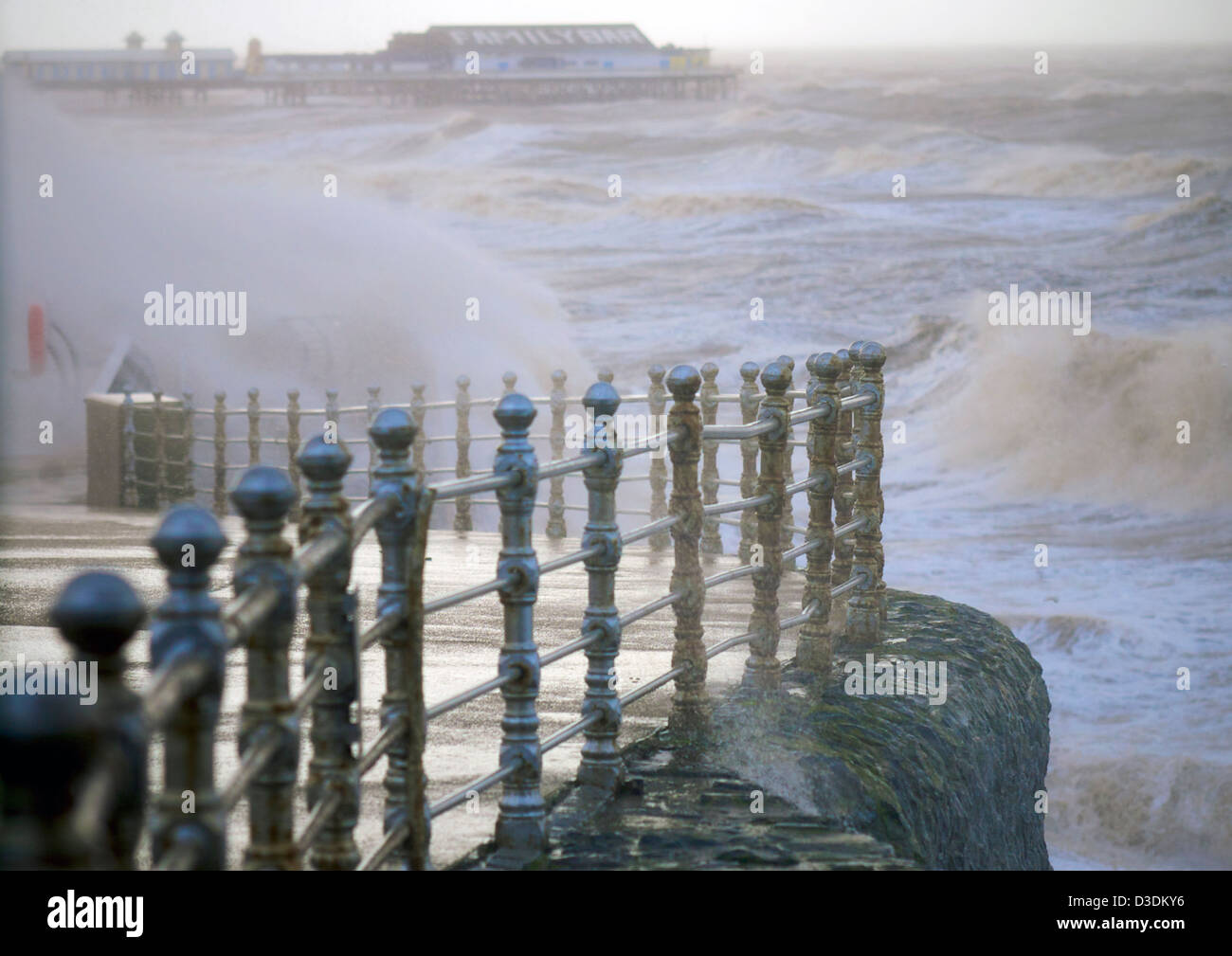 Schlechtes Wetter Blackpool bei Flut Stockfoto