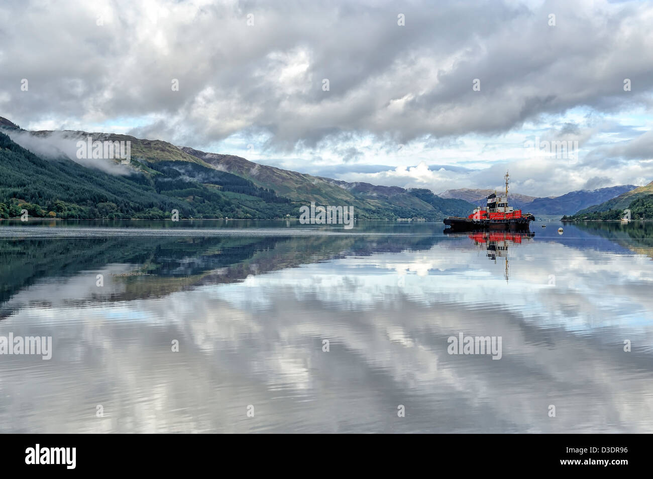 Spiegel wie Reflexionen, Loch Duich, Schottland Stockfoto