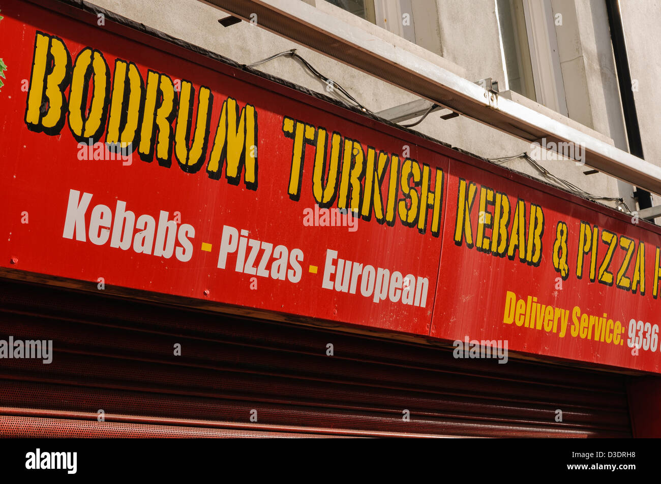 Bodrum türkische Kebab und Pizza Shop anmelden Stockfoto