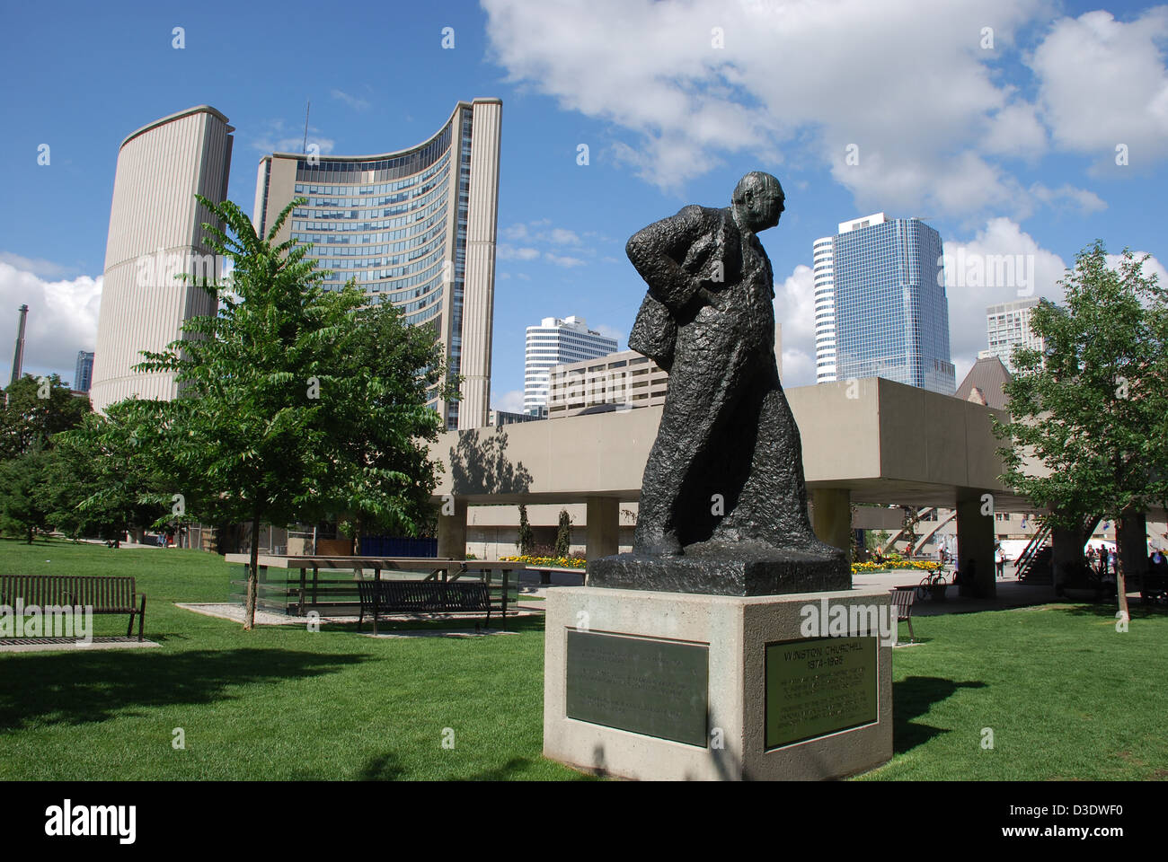 Toronto, City Hall und Winston Churchill statue Stockfoto