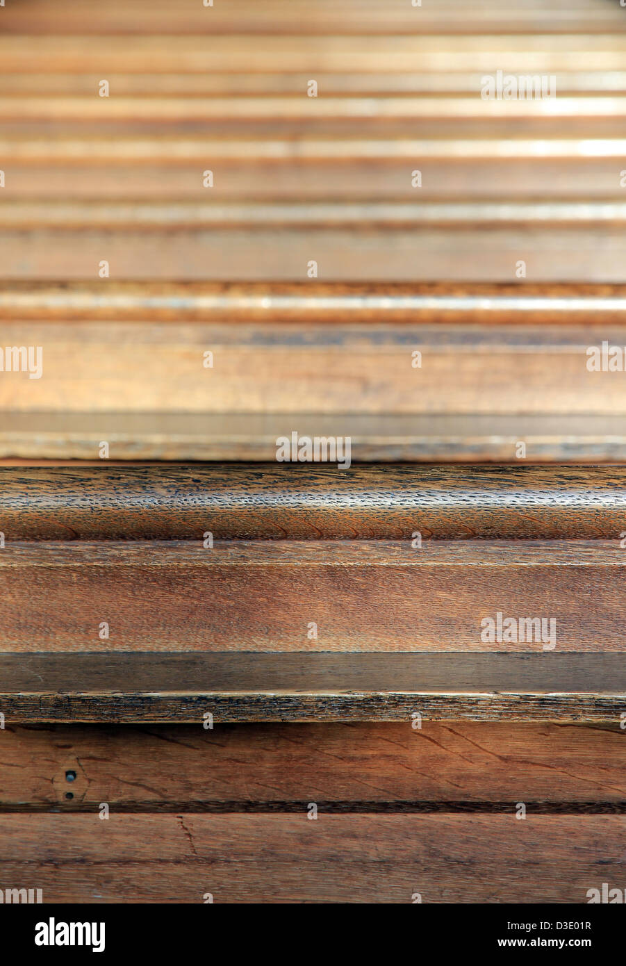 Eiche Bänke in der englischen Kirche Stockfoto