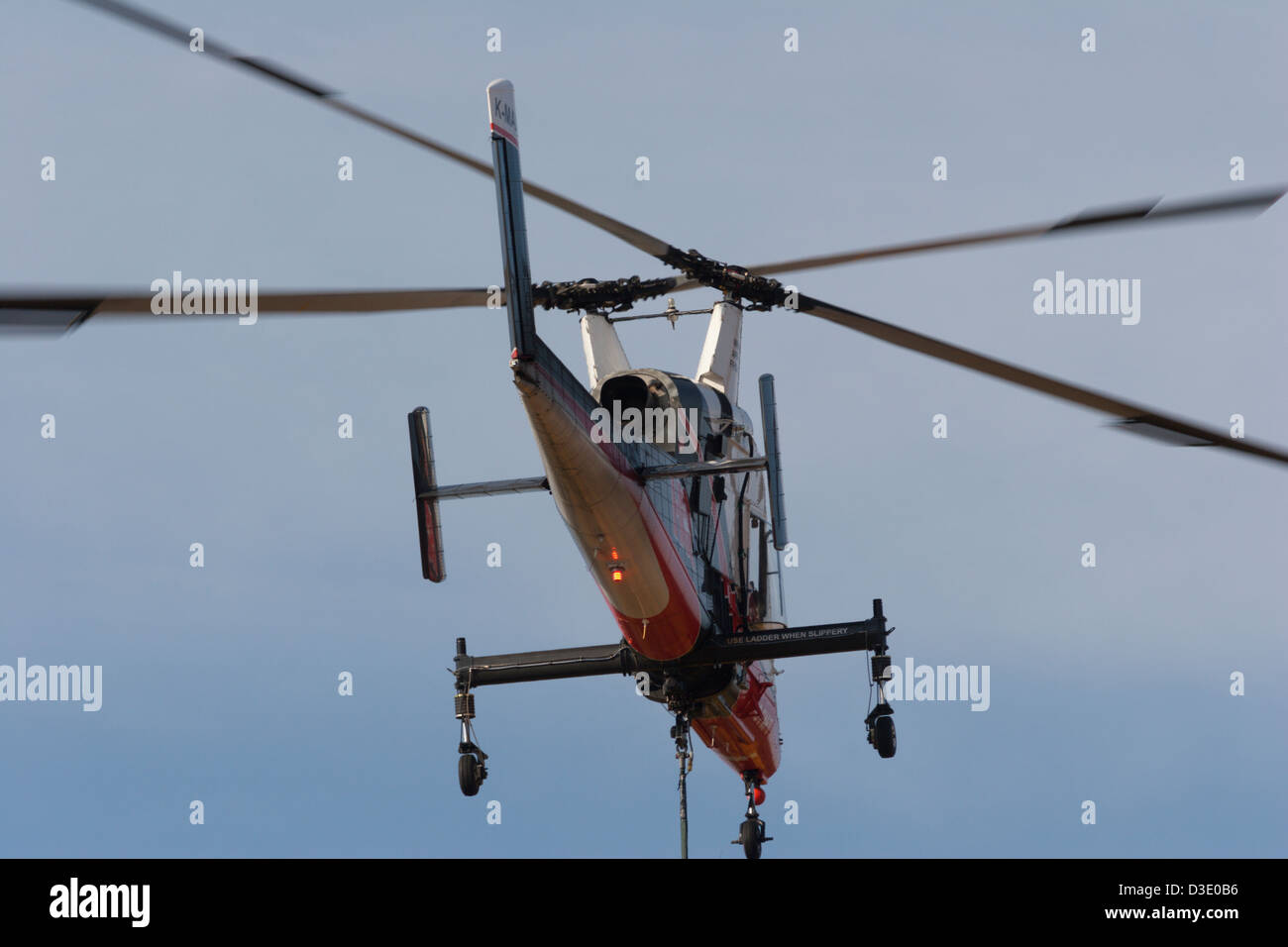 k-Max k max Hubschrauber Langleinen arbeiten HeliQuest Stockfoto