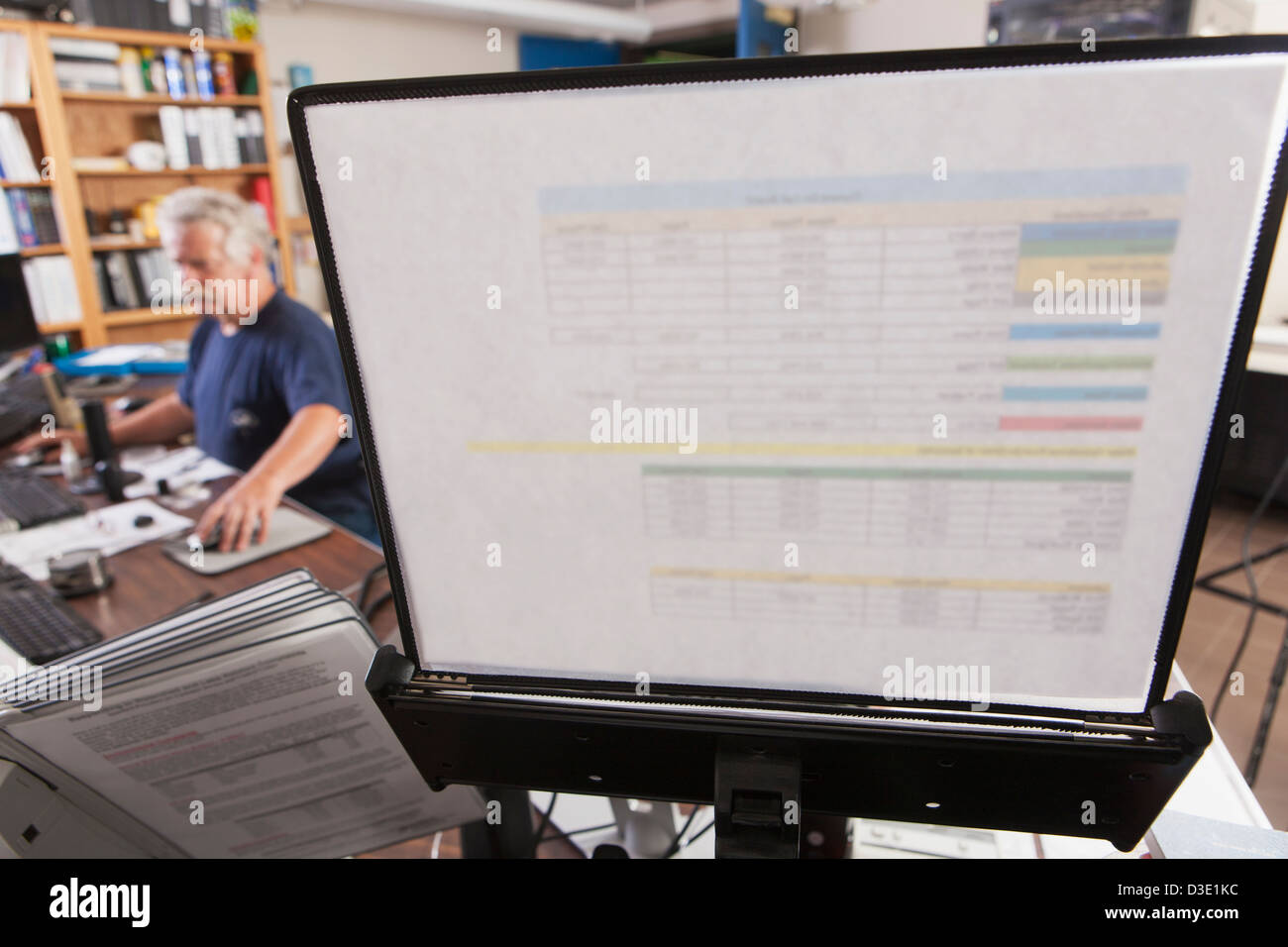 PC-Arbeitsplätze im Tiefbau-Kontrollzentrum Stockfoto