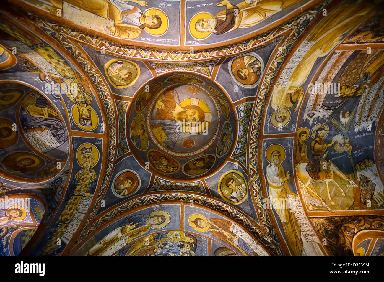 Gut erhaltene byzantinische Fresken und Christus Pantokrator im Dunkeln Kirche christliche Kloster Göreme Open Air Museum Kappadokien Türkei Stockfoto