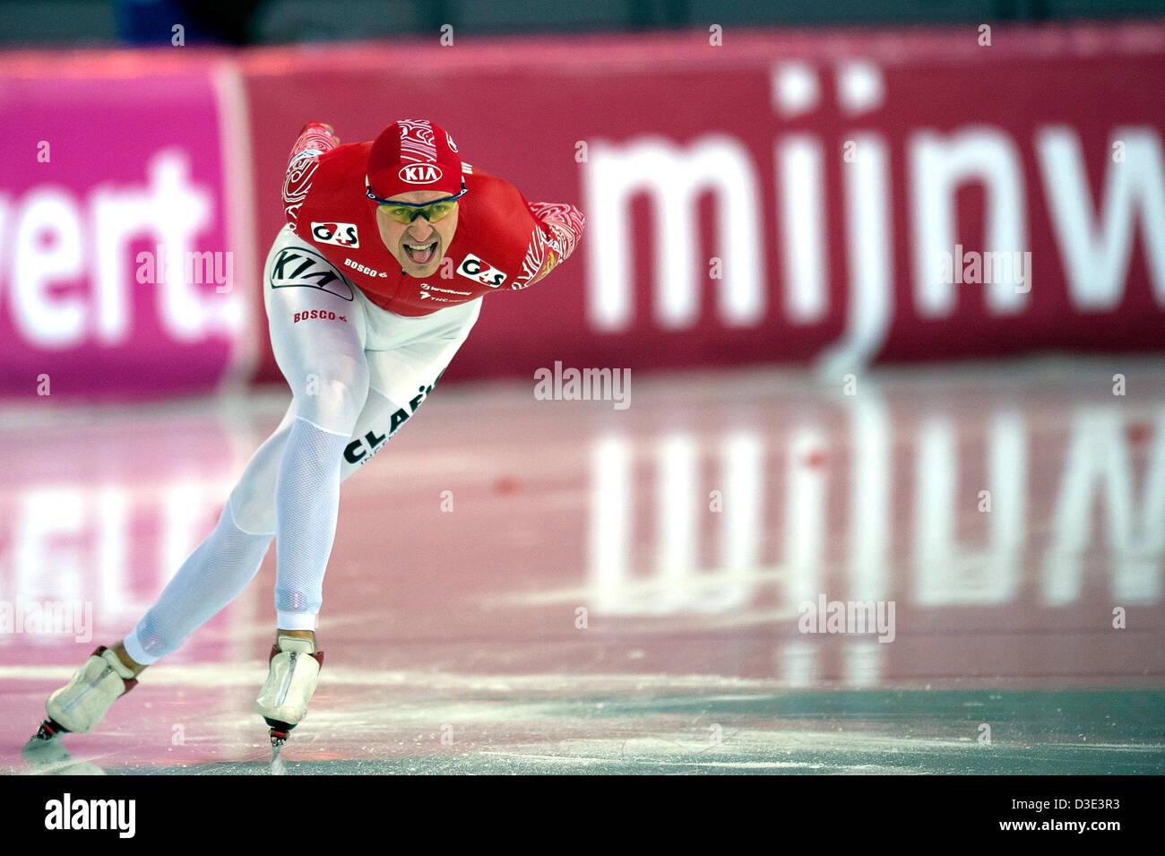 Hamar, Norwegen. 17. Februar 2013.  Essent ISU World Allround Speed Skating Championships 2013. Denis Yuskov Russlands in Aktion während der Herren Division 1500m Eisschnelllauf-Sieger in der Viking Schiff Olympic Arena in Hamar, Norwegen. Bildnachweis: Action Plus Sport Bilder/Alamy Live News Stockfoto