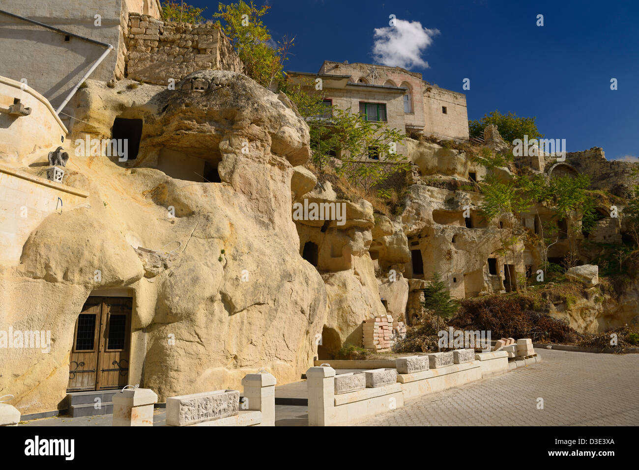 Bauentwicklung auf vulkanischen Tuff Höhlenwohnungen in Mustafapasa Nevsehir Kappadokien Türkei Stockfoto