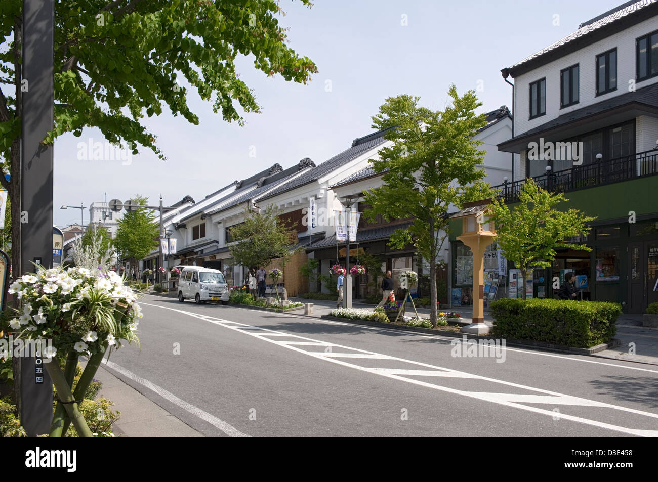 Traditionelle Architektur Gebäude säumen Chuo-Dori (Main Street) in Nagano Stadt zwischen Bahnhof und Zenkoji Tempel. Stockfoto