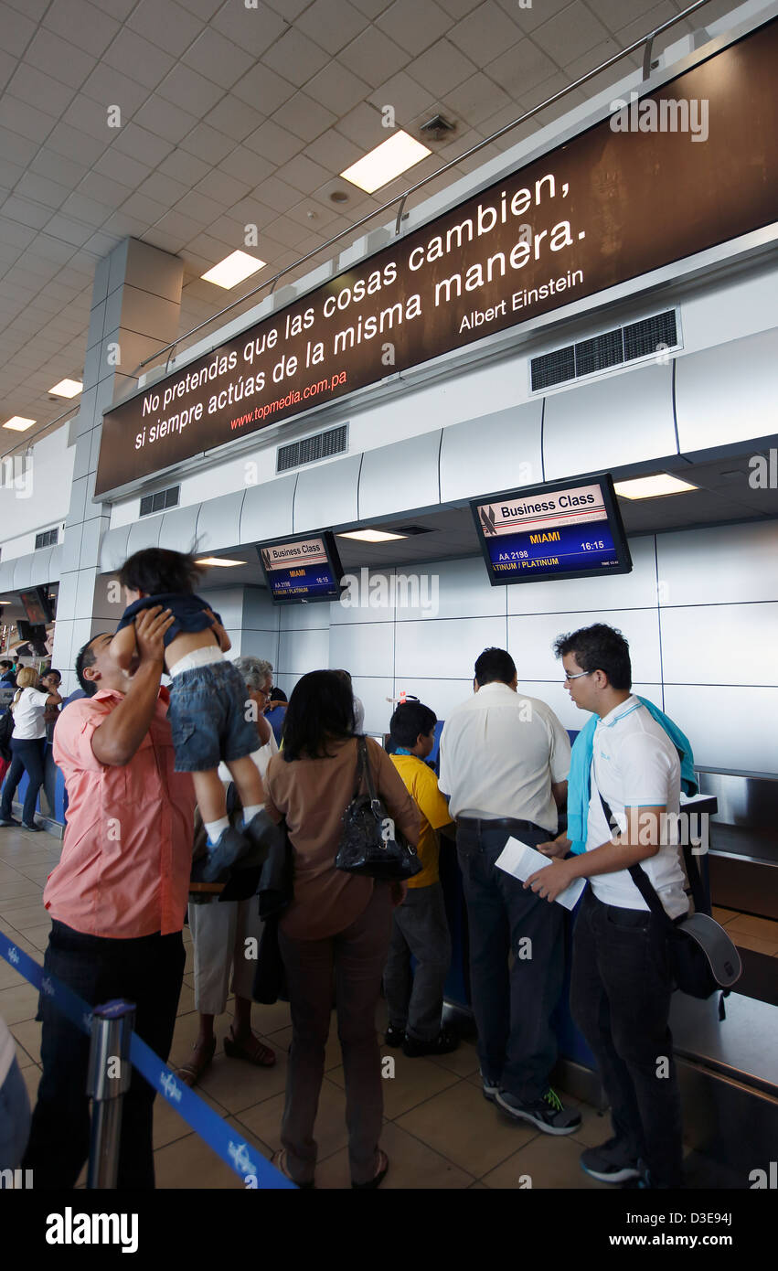 Check-in am internationalen Flughafen Tocumen, Panama City, Panama Stockfoto