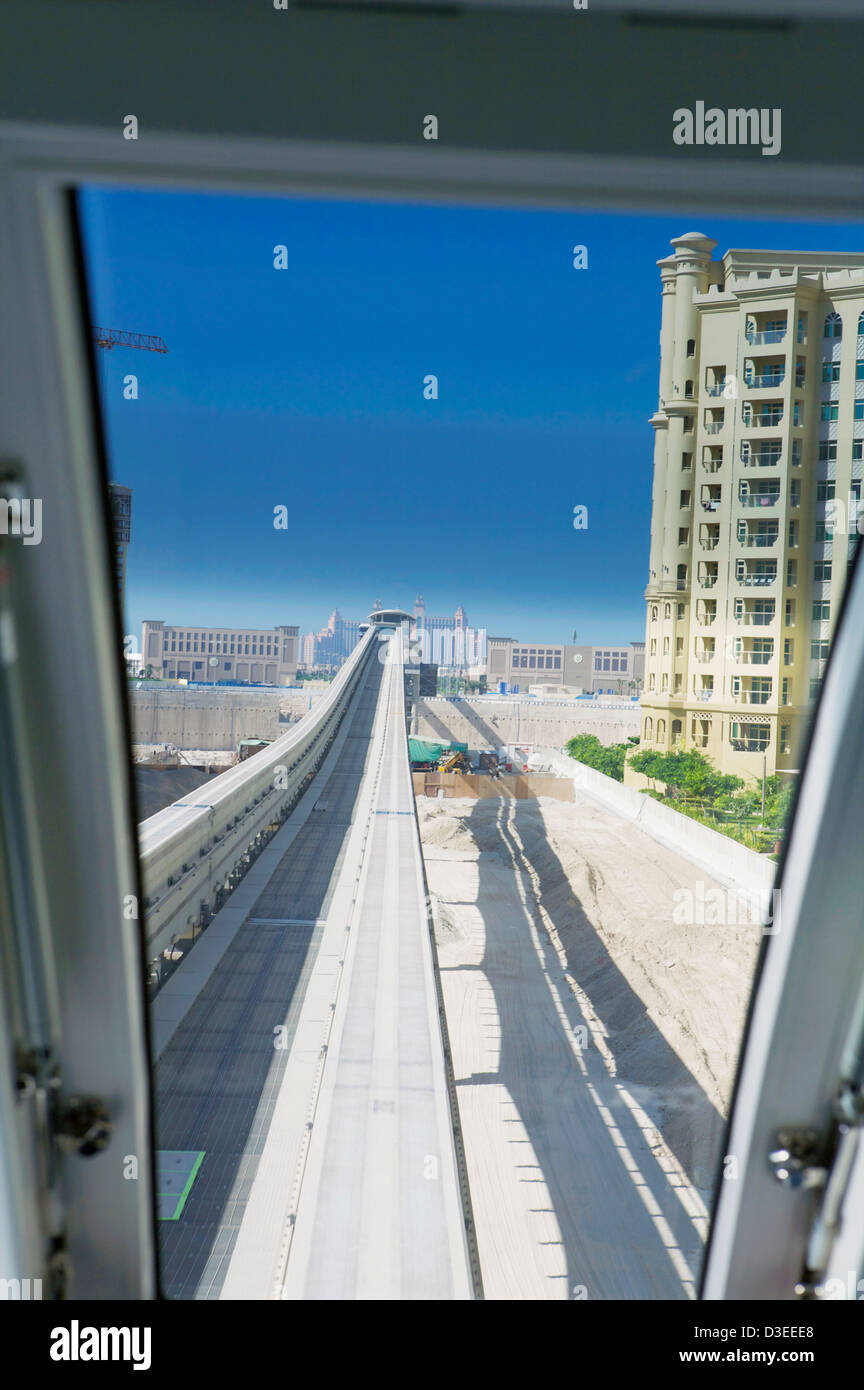 Monorail gesehen vom Bahnhof in Dubai, da es Ansätze der Atlantis Palm Hotel VAE, Dubai Stockfoto