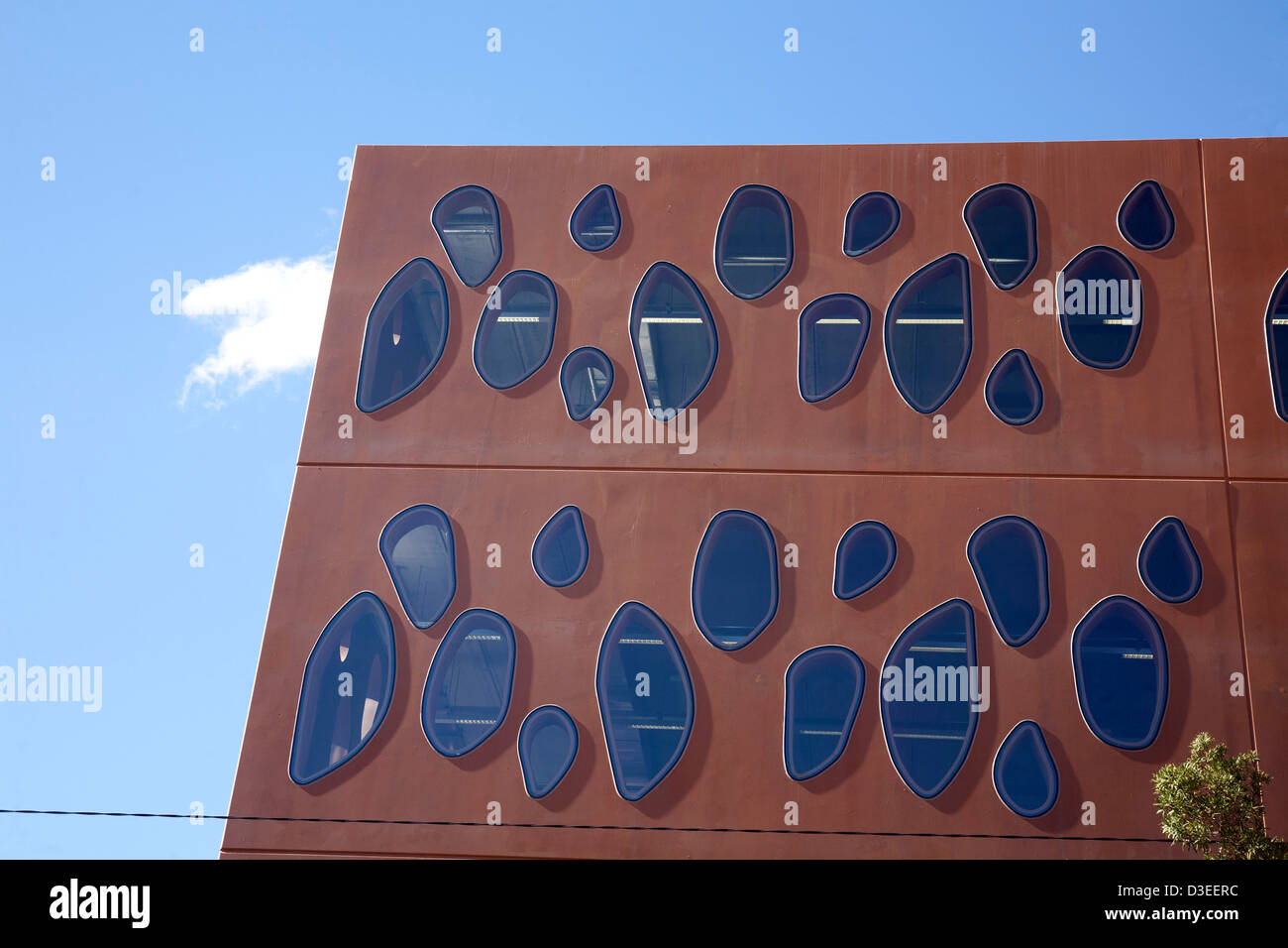 Detail eines innovativen gestaltete Windows auf einem Geschäftshaus Broadway Sydney Australia Stockfoto