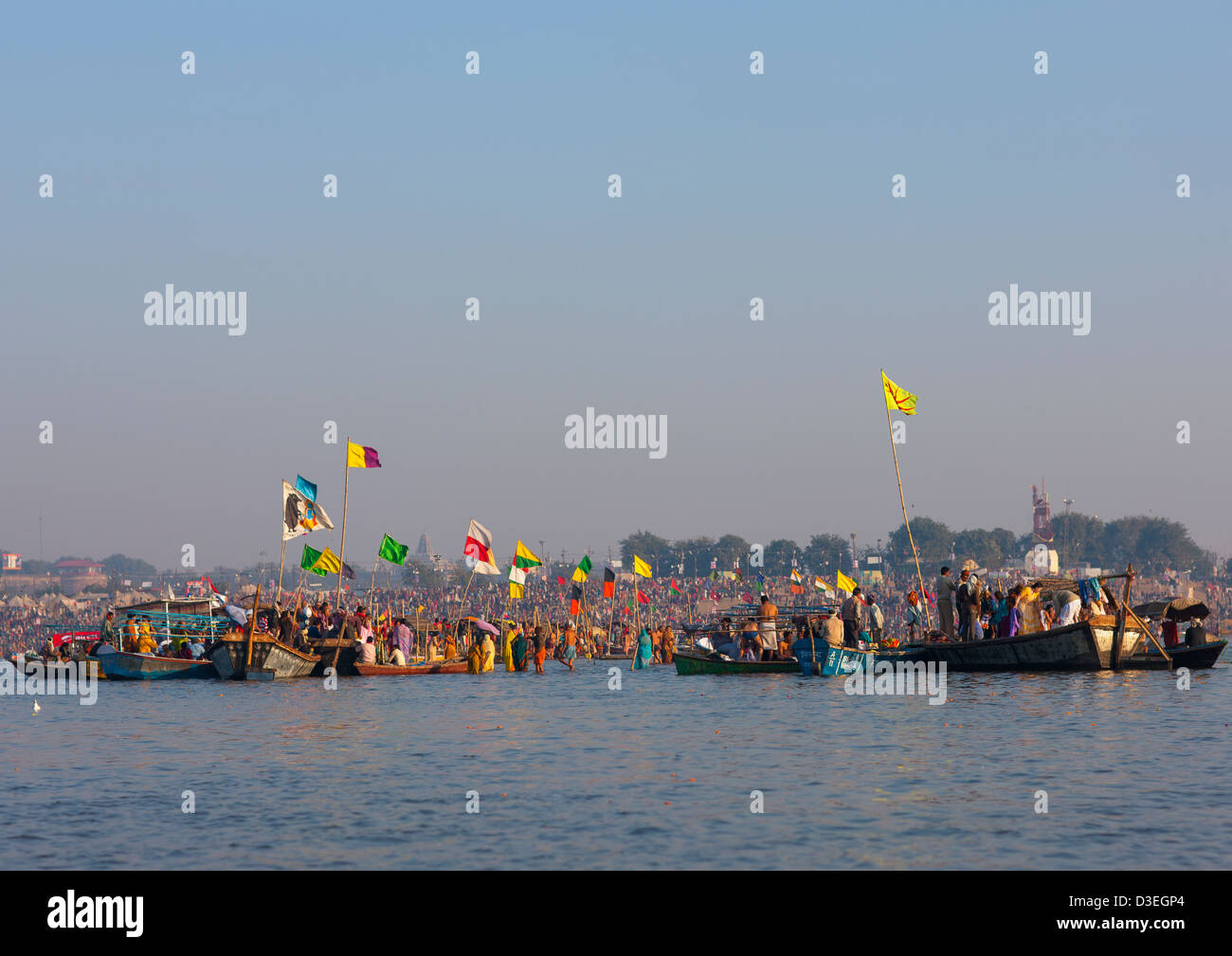Pilger Baden im Ganges, Maha Kumbh Mela, Allahabad, Indien Stockfoto