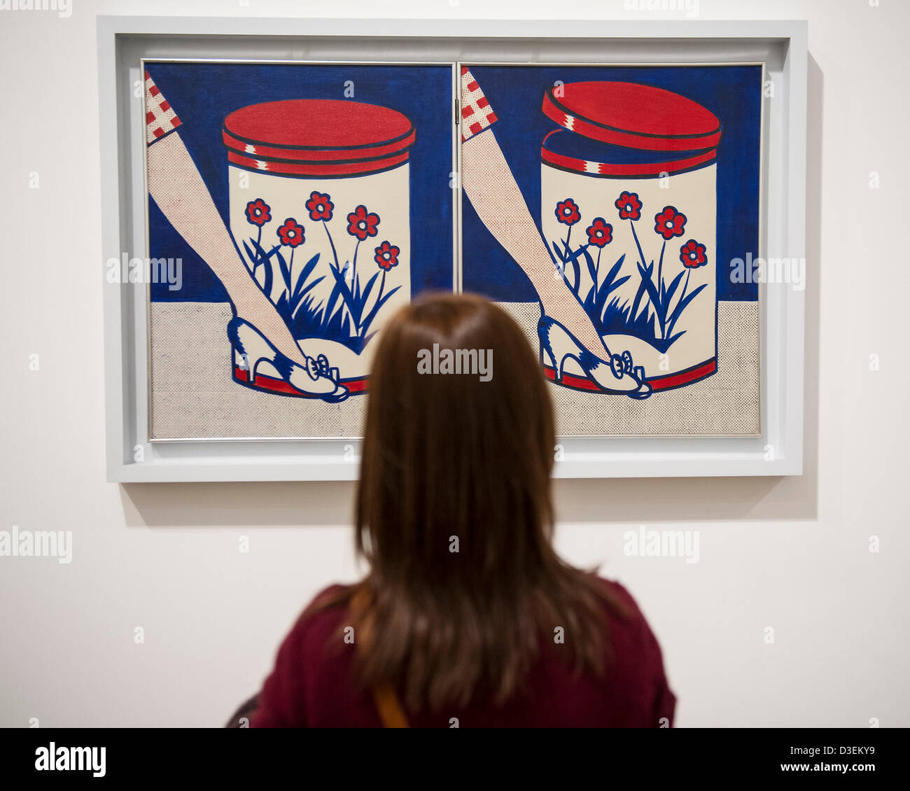 Tate Modern, London, UK. 18. Februar 2013. Schritt - Auf kann mit Bein von Roy Lichtenstein, eine der berühmten Persönlichkeiten der Pop Art, ist in der Tate Modern ausgestellt. Dies ist die erste große Retrospektive der Arbeiten von Lichtenstein in zwanzig Jahren und vereint über 100 der bekanntesten Gemälde des Künstlers. Die Show wird vom 21. Februar bis 27. Mai 2013 laufen und wird von der Bank of America, Merrill Lynch gefördert. Tate Modern. Credit: Bell Kaufen/Alamy leben Nachrichten Stockfoto