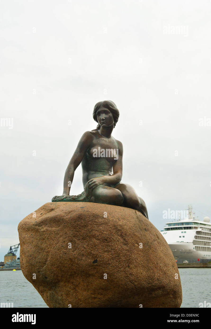 Eine schöne Meerjungfrau Statue Symbol von Kopenhagen Stockfoto