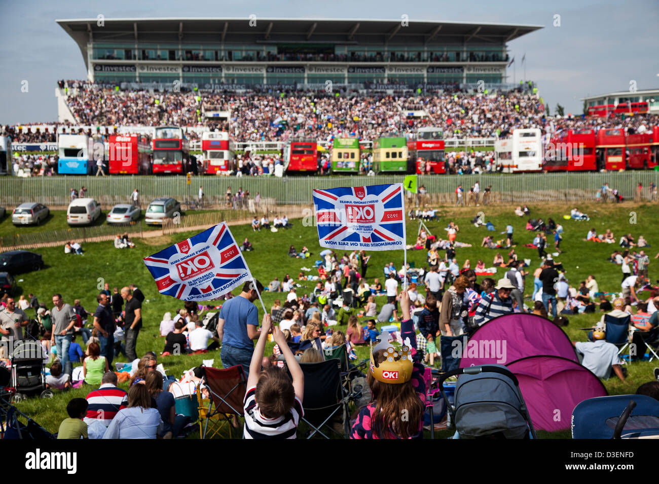 Blick auf die Tribüne in Epsom Downs Racecourse Stockfoto
