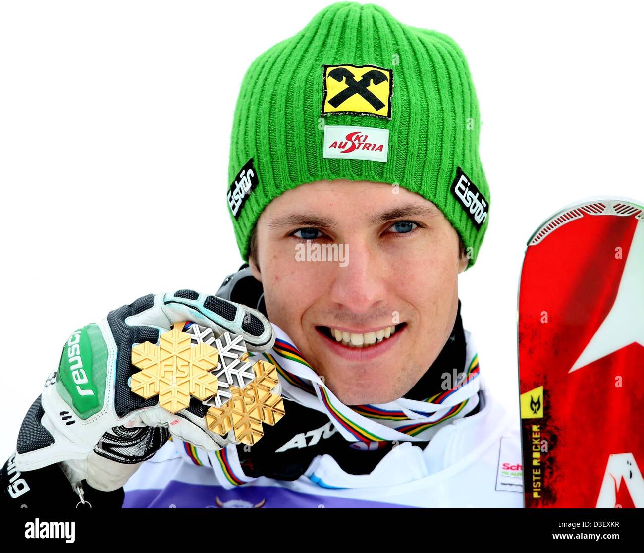 Schladming, Österreich. 17. Februar 2013. FIS Alpine Ski World Championships 2013-Slalom für Männer Marcel Hirscher AUT mit seiner Medaillen Stockfoto