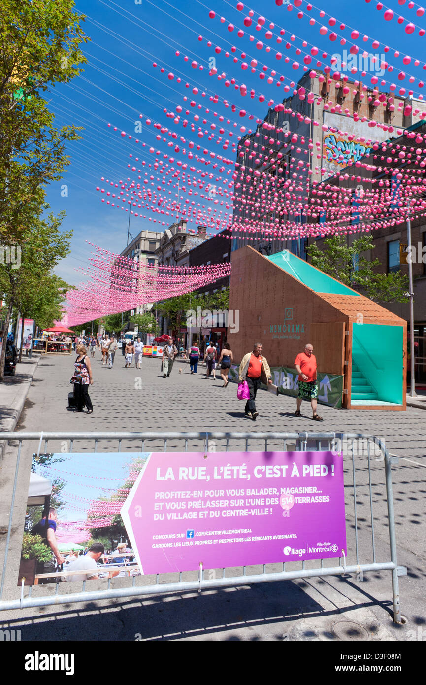 Teil Ste Catherine Street, die in den Sommermonaten für Autos gesperrt ist. Gay Village, Montreal. Stockfoto