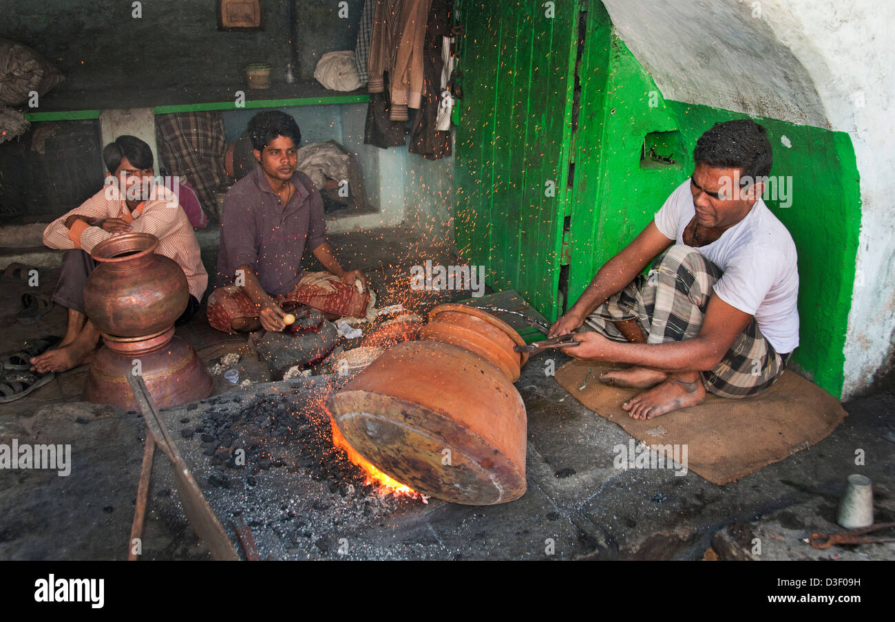 Schmied Smith Laad Basar oder Choodi Basar Charminar Hyderabad Indien Andhra Pradesh Stockfoto