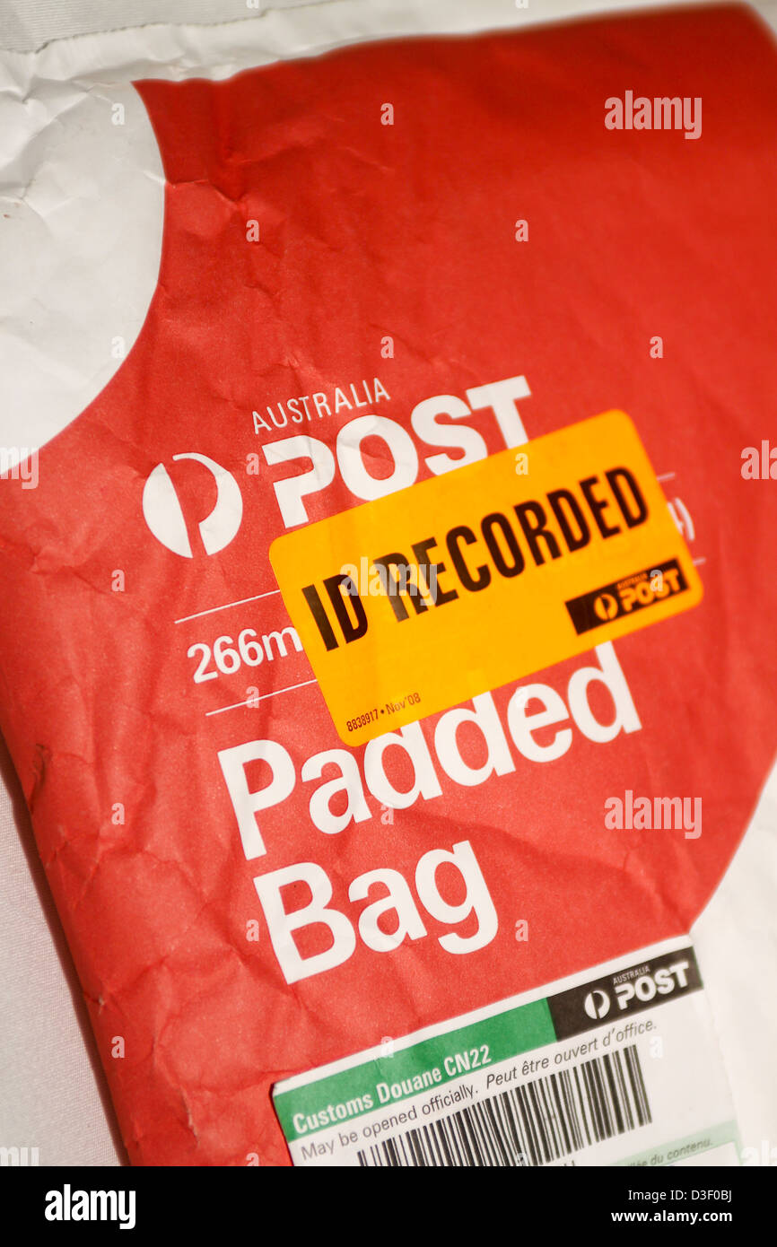 Australia Post gepolstert Jiffy Tasche und Aufkleber Stockfoto