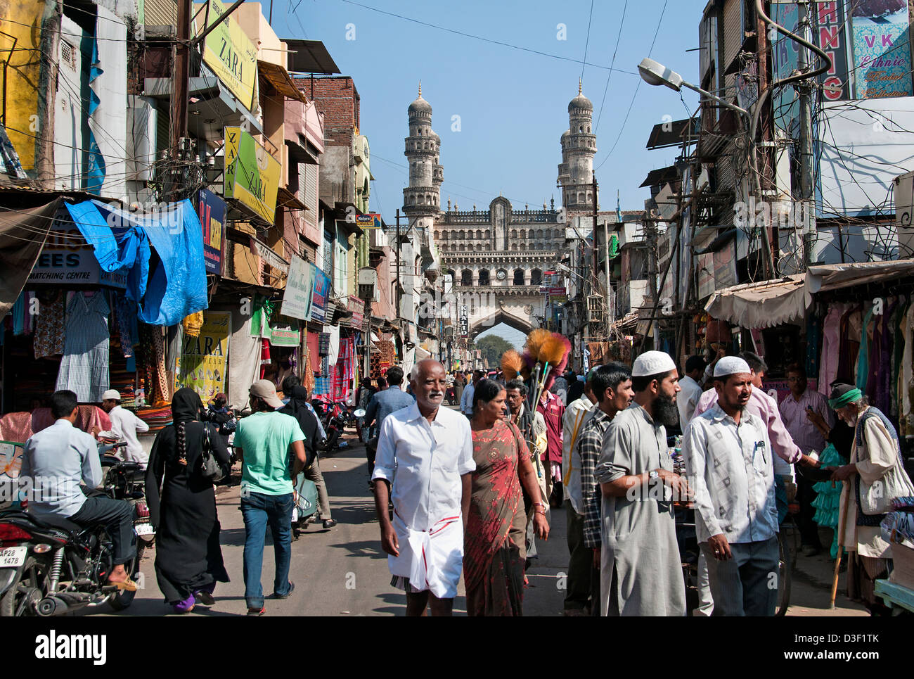 Der Charminar 1591 Moschee Hyderabad, Andhra Pradesh Indien Ostufer des Musi nordöstlich liegt der Laad-Basar Stockfoto