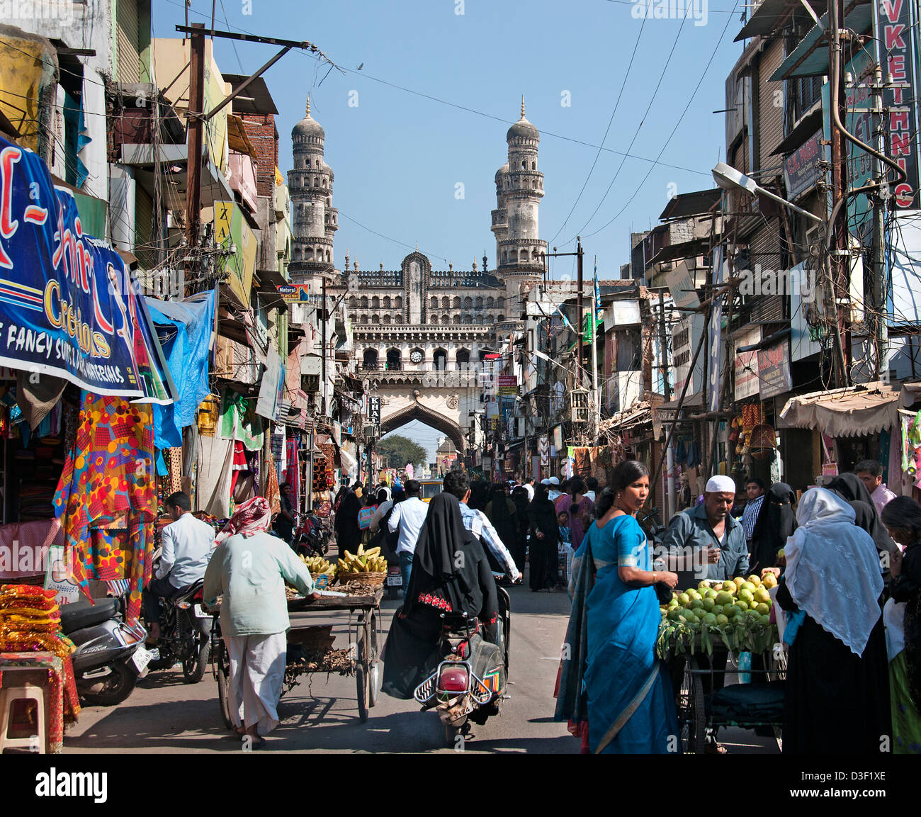 Der Charminar 1591 Moschee Hyderabad, Andhra Pradesh Indien Ostufer des Musi nordöstlich liegt der Laad-Basar Stockfoto