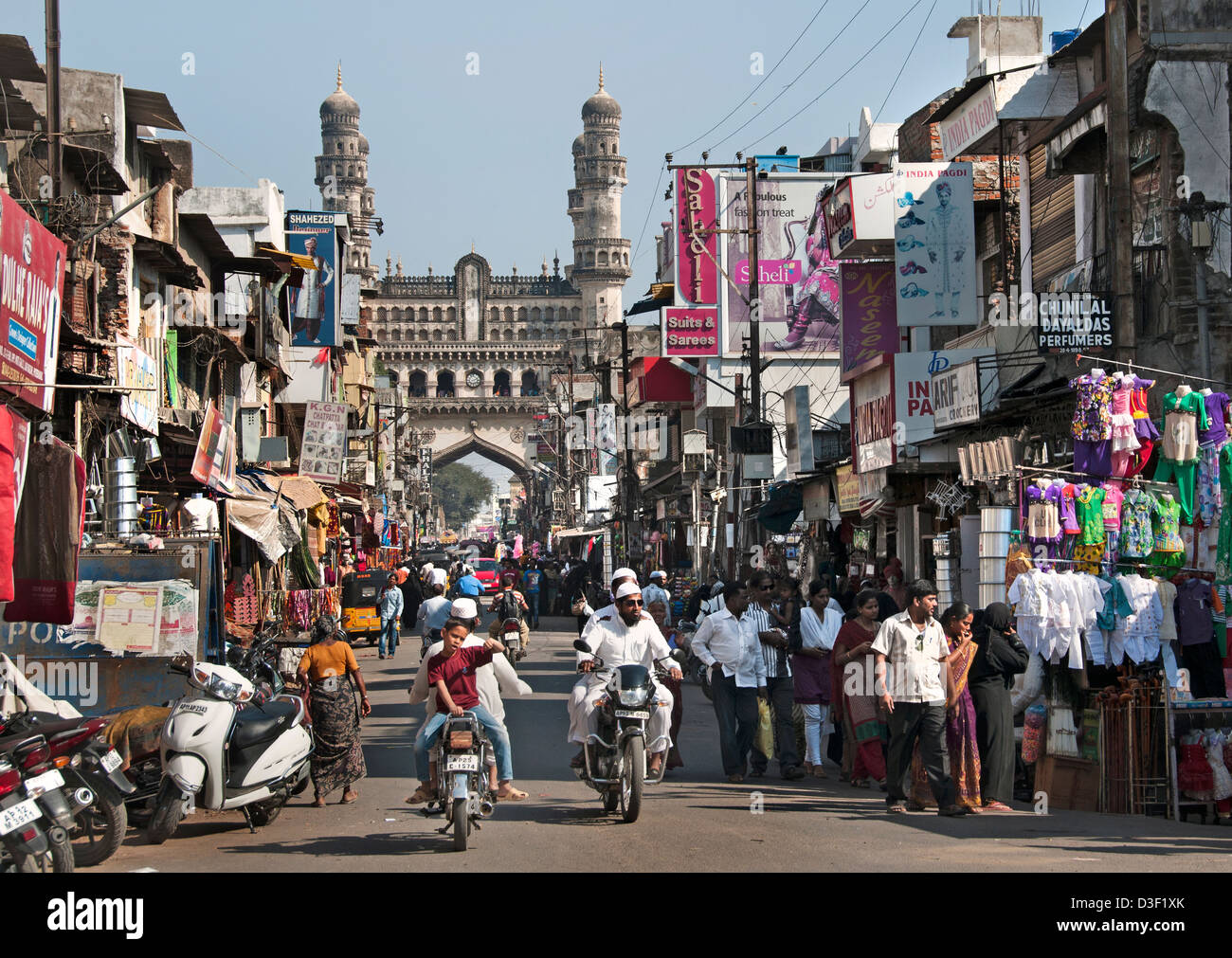 Der Charminar 1591 Moschee Hyderabad, Andhra Pradesh Indien Ostufer des Musi nordöstlich liegt der Laad-Basar Stockfoto