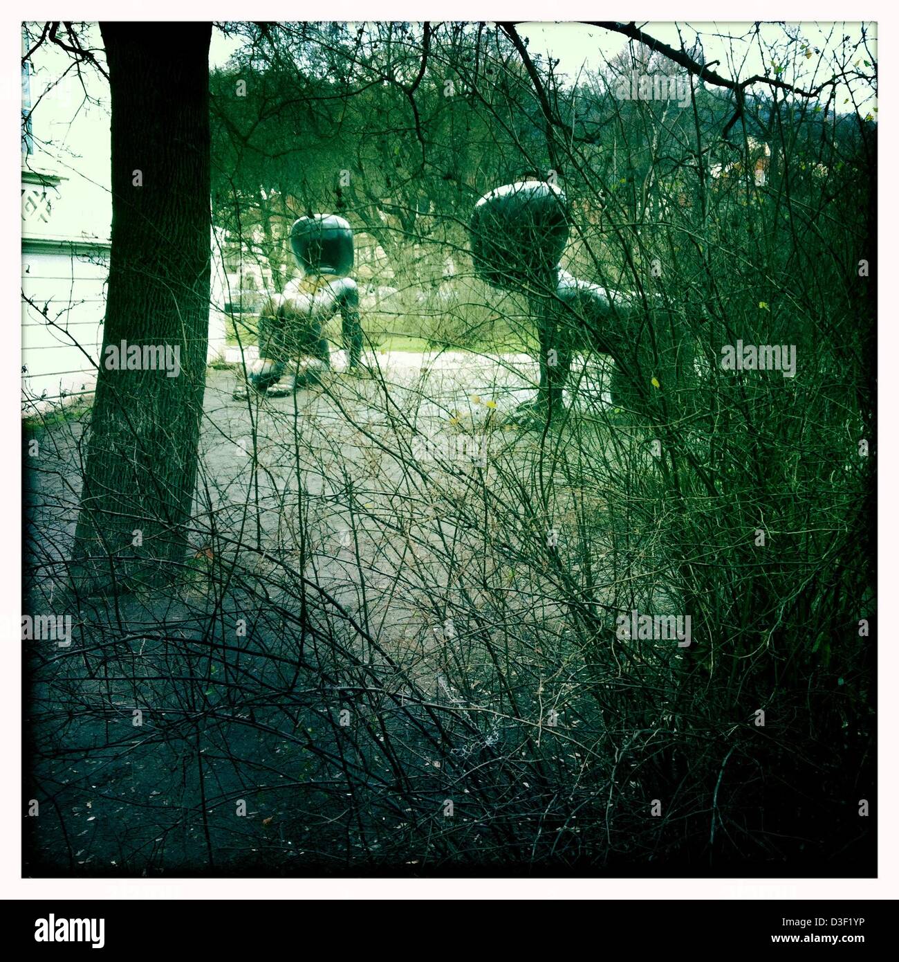 7. Februar 2013 - ist Prag, Tschechische Republik - Babys Skulpturen von David Cerny am Kampa.Prague, der Hauptstadt der Tschechischen Republik. Heimat einer Reihe von berühmten kulturelle Attraktionen wie Prager Burg, Karlsbrücke, Altstädter Ring, das jüdische Viertel, Lennon-Mauer und Pet? Ãn Hügel. Rund 5 Millionen Besucher pro Jahr gehen die umfangreiche historische Zentrum von Prag, die in die UNESCO-Liste des Weltkulturerbes, fotografiert mit dem Iphone app Hipstamatic, Prag, Tschechische Republik enthalten ist. (Kredit-Bild: © Veronika Lukasova/ZUMAPRESS.com) Stockfoto