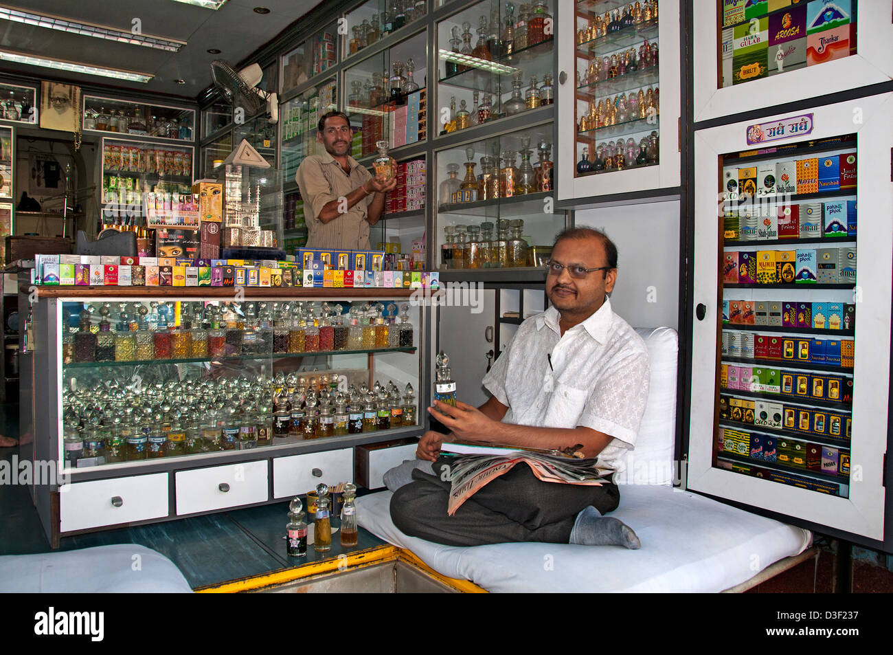 Parfümerie Laad Basar oder Choodi Basar Altmarkt befindet sich rund um den historischen Charminar Hyderabad Indien Andhra Pradesh Stockfoto