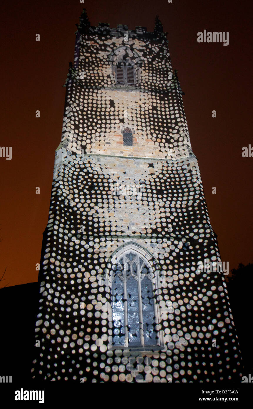 Eine Kirche von Polka Dot Lichter am Durham Lumiere Festival 2011 beleuchtet. Stockfoto