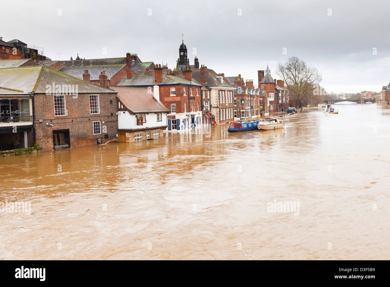 Fluss Ouse in Flut im Zentrum von York, Nov 2012 Stockfoto