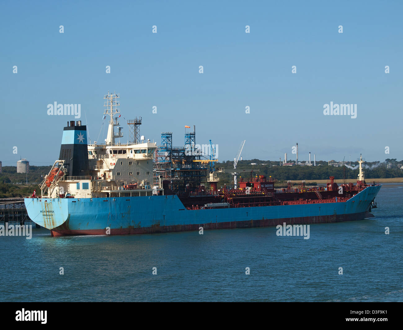 Öl-Tanker Nuuk Maersk festgemacht an der Esso Fawley Ölraffinerie Hampshire England UK Stockfoto