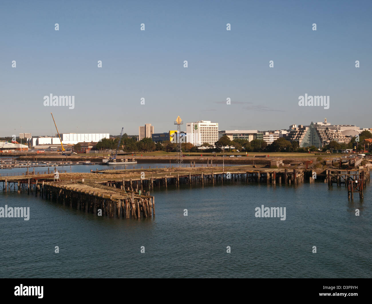 Bleibt der königlichen Pier im Hafen von Southampton Hampshire England UK Stockfoto