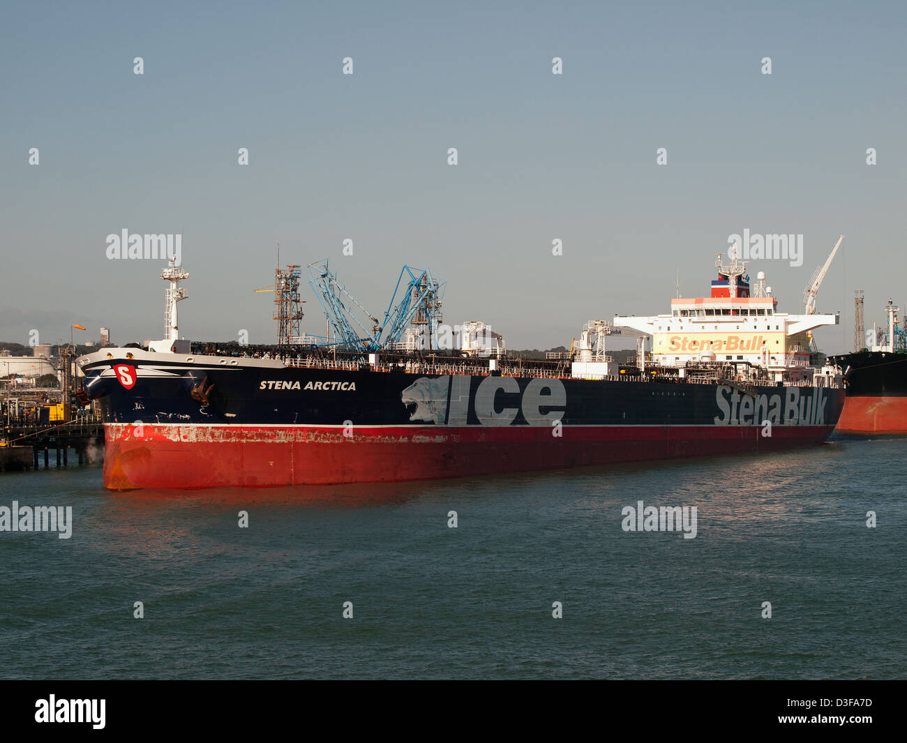 Öl-Tanker Stena Arctica festgemacht an der Esso Fawley Ölraffinerie Hampshire England UK Stockfoto
