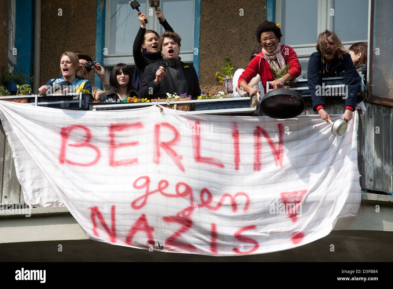 Berlin, Deutschland, protestieren Bürger gegen die Stationierung der rechtsradikalen Stockfoto