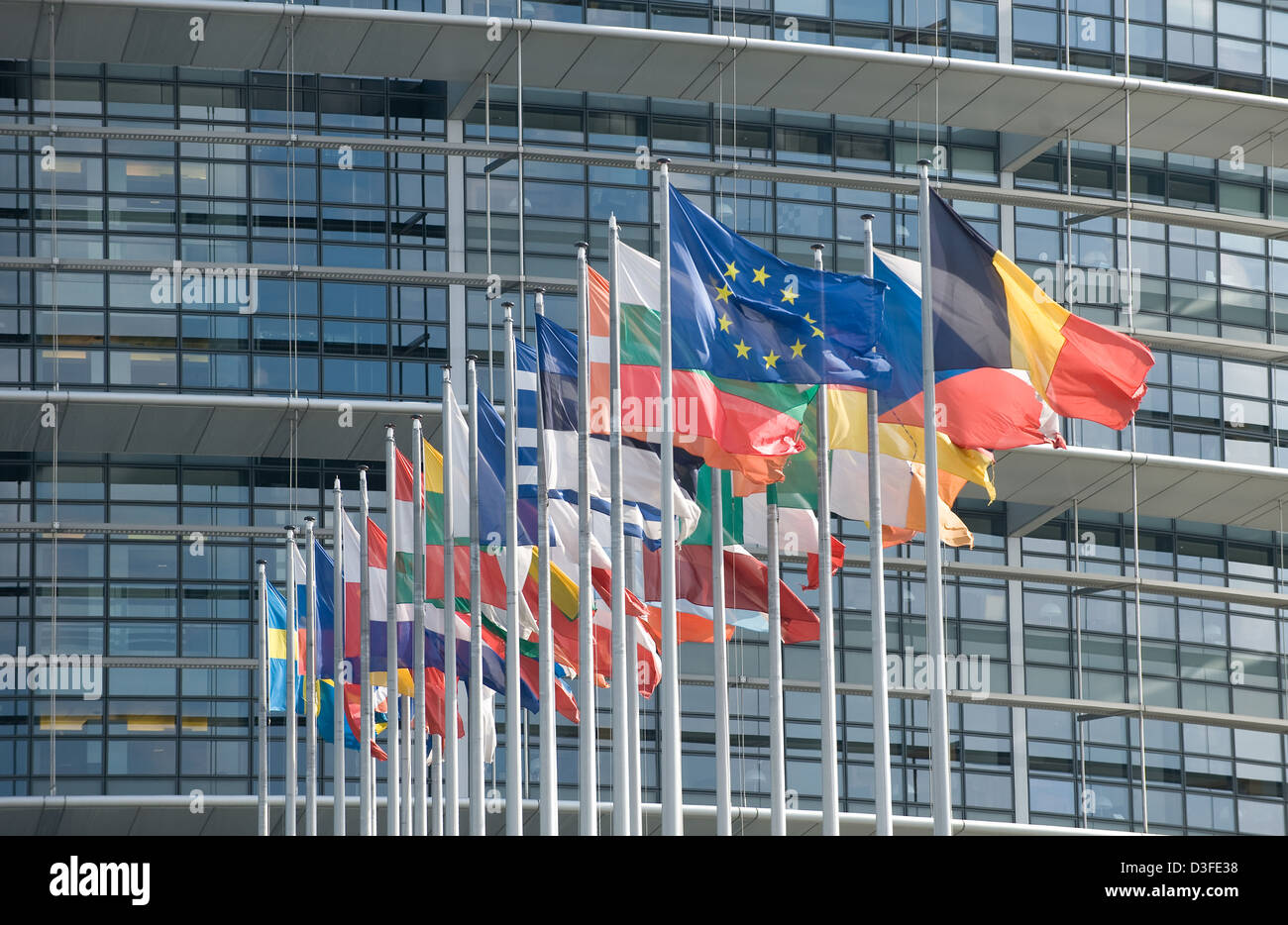 Straßburg, Frankreich, Flaggen der EU-Mitgliedstaaten vor dem Europäischen Parlament Stockfoto