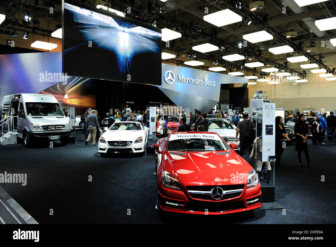 18. Februar 2013. Toronto, Kanada. Familientag auf der 2013 Canadian International Autoshow. Im Bild Ausstellungsbereich Mercedes-Benz.   (DCP/N8N) Stockfoto