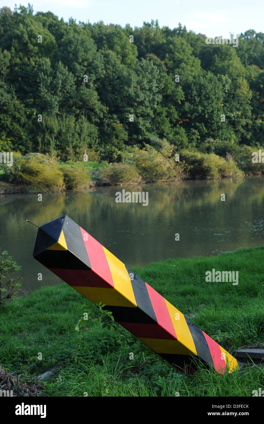 Görlitz, Deutschland, Grenzposten mit den deutschen Nationalfarben Stockfoto