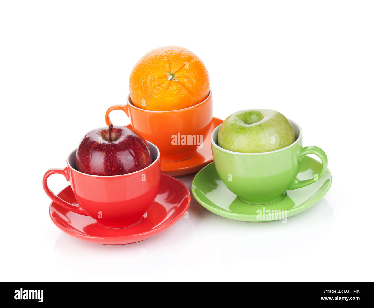 Apfel und Orange Früchtetee. Isoliert auf weißem Hintergrund Stockfoto