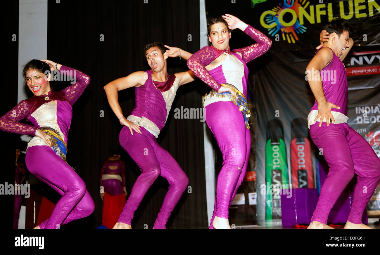Gruppe von jungen Künstlern auf der Bühne Stockfoto