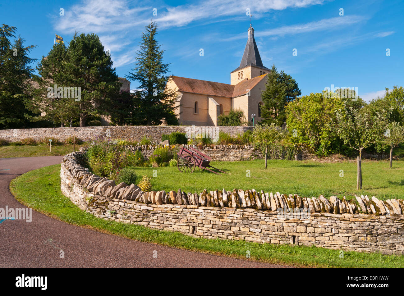 St. Philippe und St. Jacques Church in dem Dorf Châteauneuf En Auxois, Côte d ' or, Bourgogne, Frankreich Stockfoto