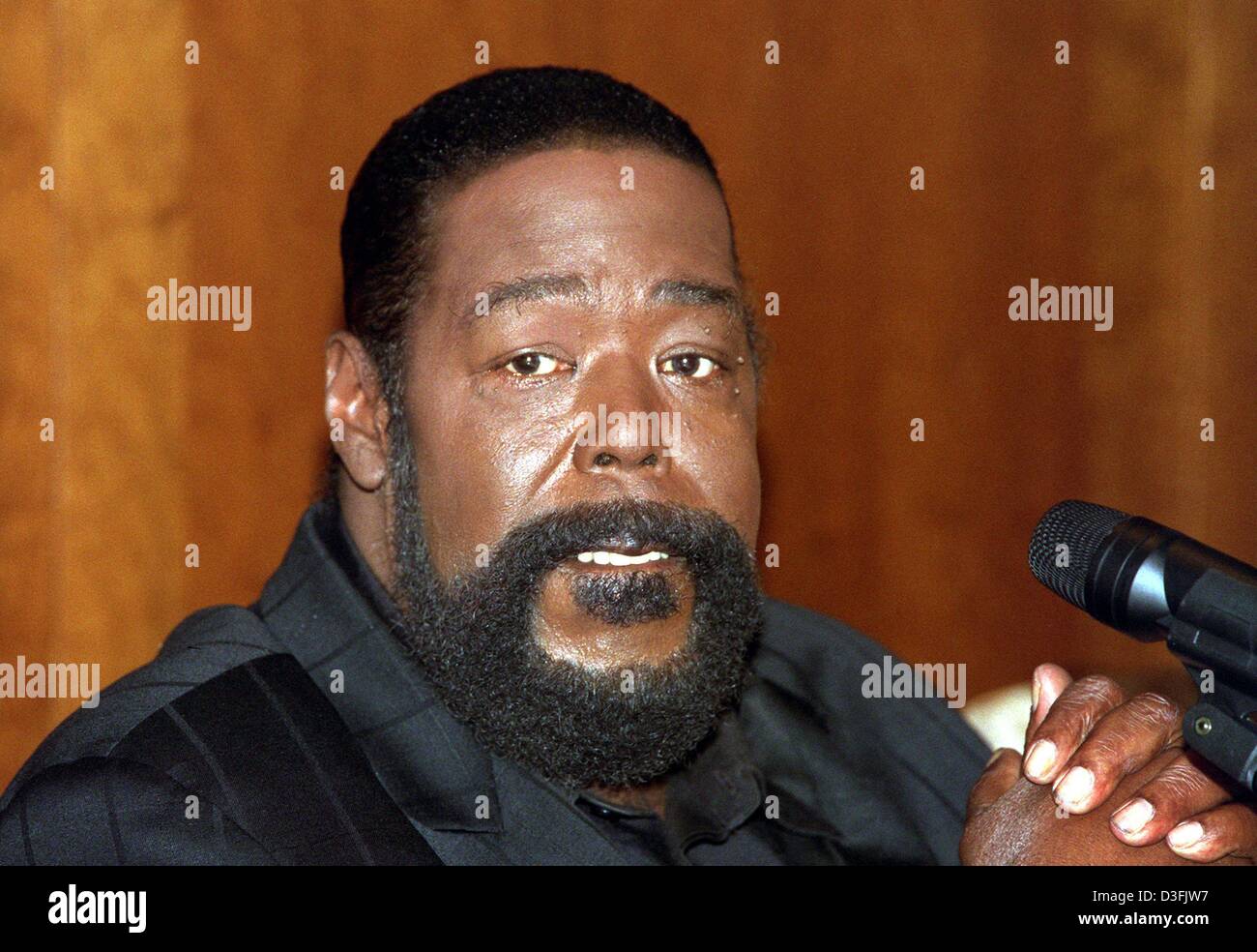 (Dpa-Dateien) - US-Sänger Barry White, während einer Pressekonferenz in