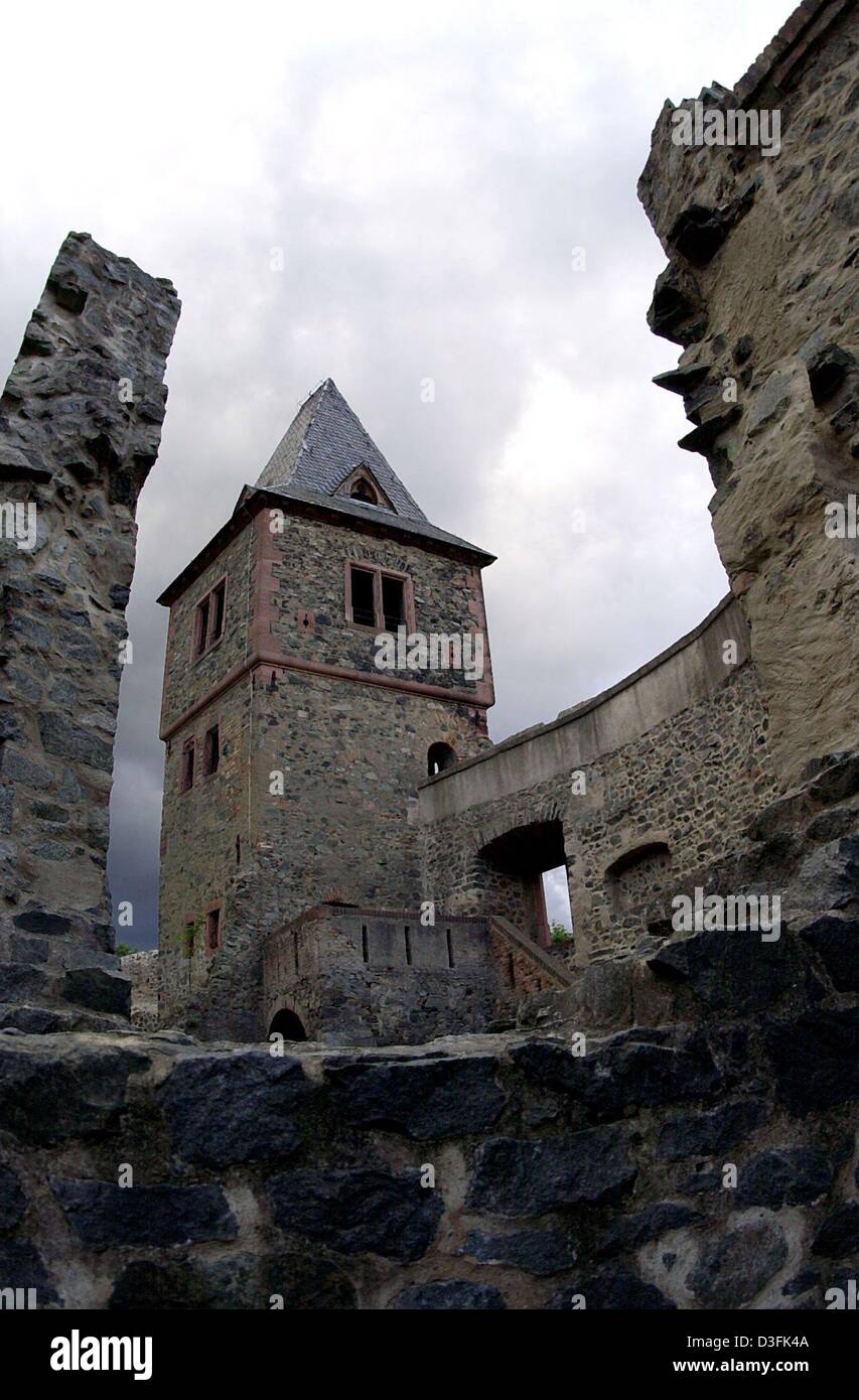 (Dpa) - ein Blick auf die zentrale halten von Burg Frankenstein in Muehltal, Germany, 2. Juli 2003. Burg Frankenstein ist der nördlichste Castel entlang der "Bergstraße". Der germanische Stamm der Franken eroberten das Gebiet der Stadt Darmstadt auf etwa 500 n. Chr. rund 40 Kilometer südlich von Frankfurt Main. Damit eroberte sie auch einem nahen Steinbruch (auf Deutsch "Steinbruch") welcher gav Stockfoto