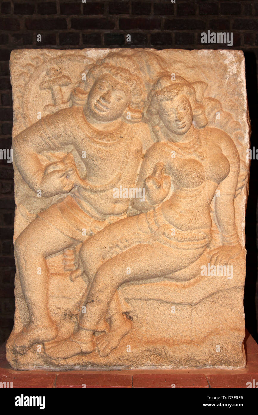 Isurumuni "Pem-Yuwala" Liebhaber Stone Carving Stockfoto