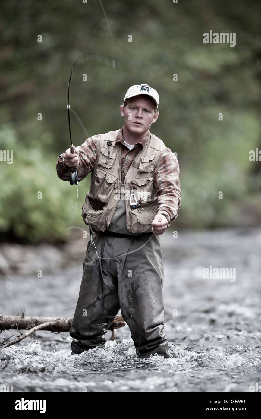 Man Fliege Fischen im Fluss, Big Creek, Montana, USA, Christopher D Kelly Stockfoto