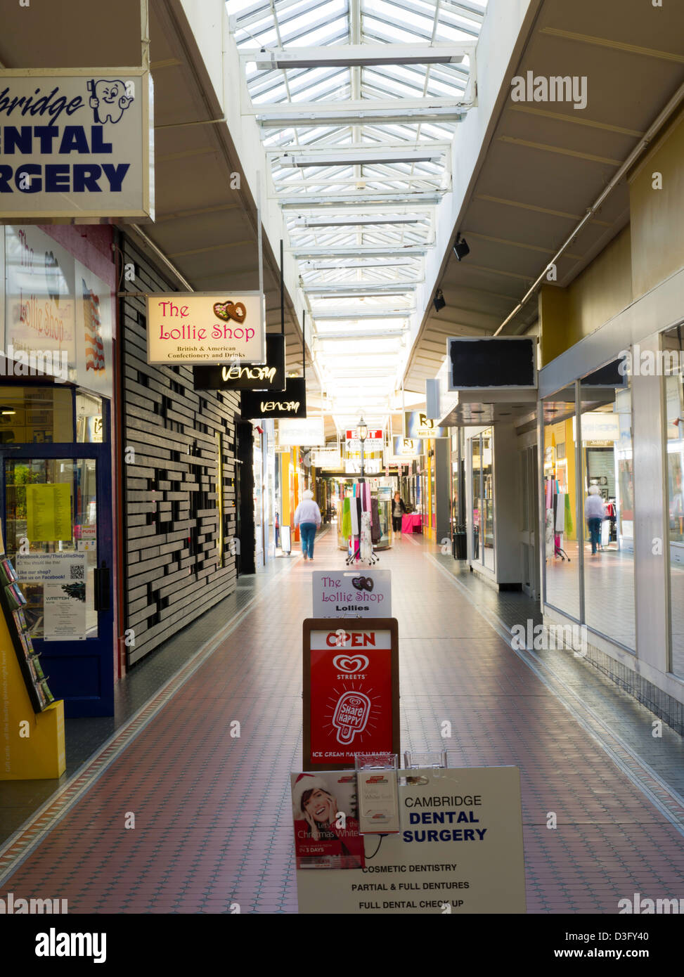 Innenansicht des Cambridge Place Mall, zwischen Tay und Esk Straßen, Invercargill, Neuseeland Stockfoto