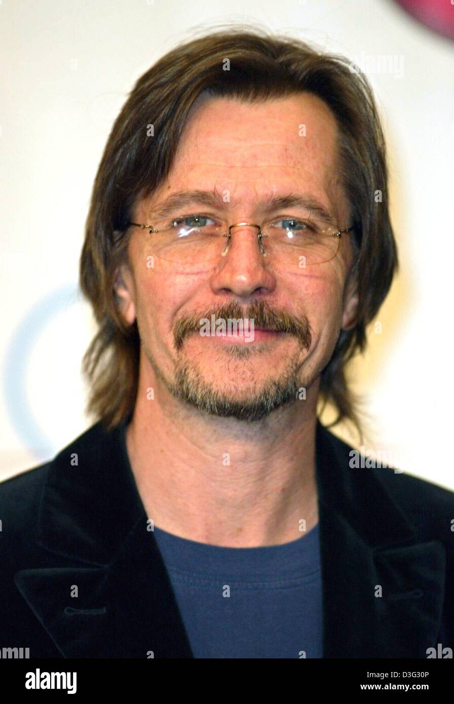 (Dpa) - stellt die britischer Schauspieler Gary Oldman ("Das fünfte Element", "True Romance") während der ShoWest Awards im Paris Hotel in Las Vegas, USA, 6. März 2003. Stockfoto