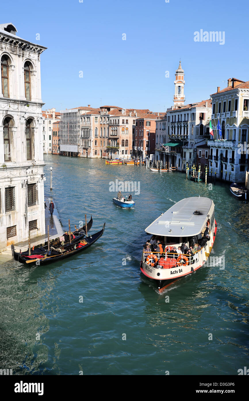 Vaporetto Haltestelle am Canale Grande in Venedig, Italien Stockfoto